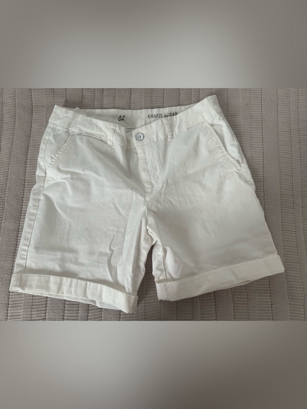 GAP White Cuffed Women’s Shorts